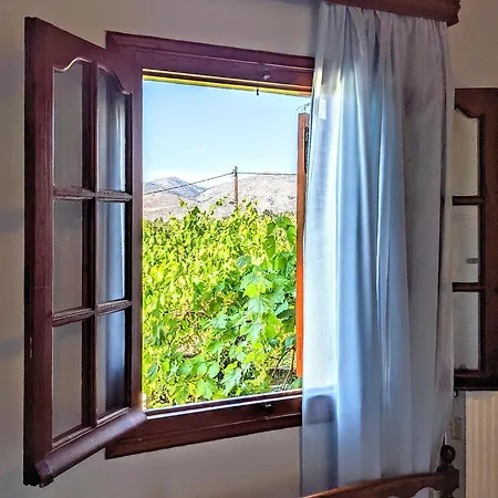 Ferienhaus Lovely Lontza, A Cozy 2-bedroom House. Lixouri
