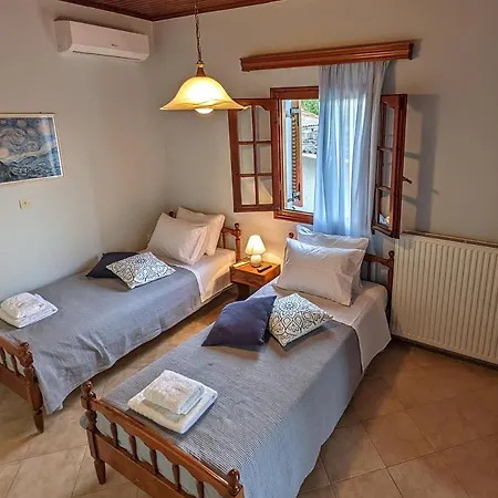 Lovely Lontza, A Cozy 2-bedroom House. Lixouri