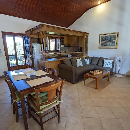 Lovely Lontza, A Cozy 2-bedroom House. Ferienhaus *